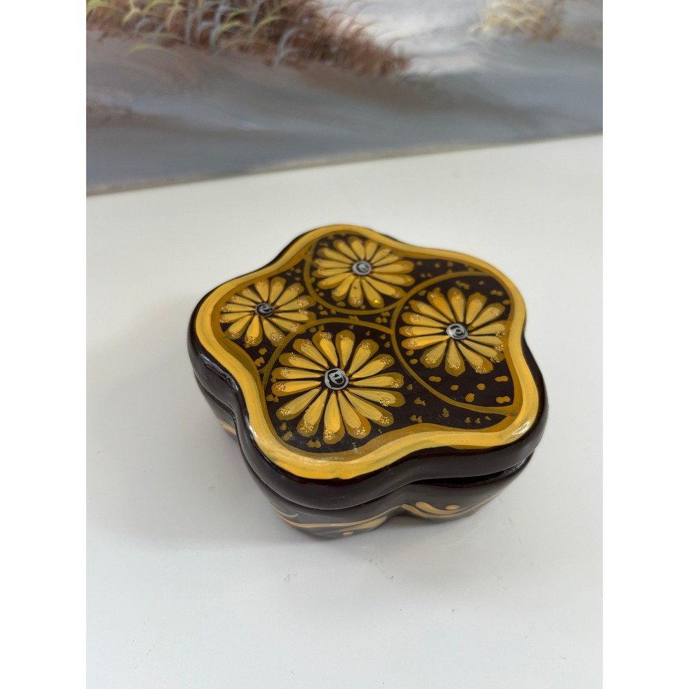 Vintage Hand Painted Terracotta Trinket Box Scalloped Flower Yellow Brown 4in - Picture 1 of 7